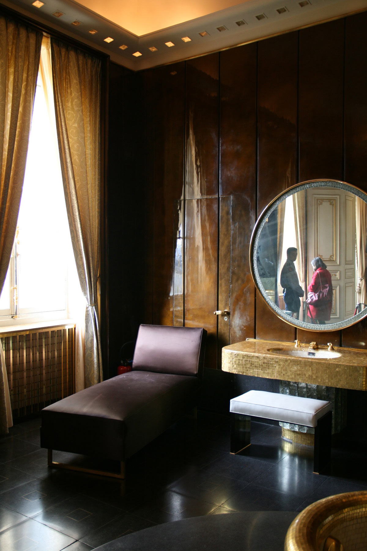 Art-Deco-The-Kings-Bathroom-Quai-d-Orsay