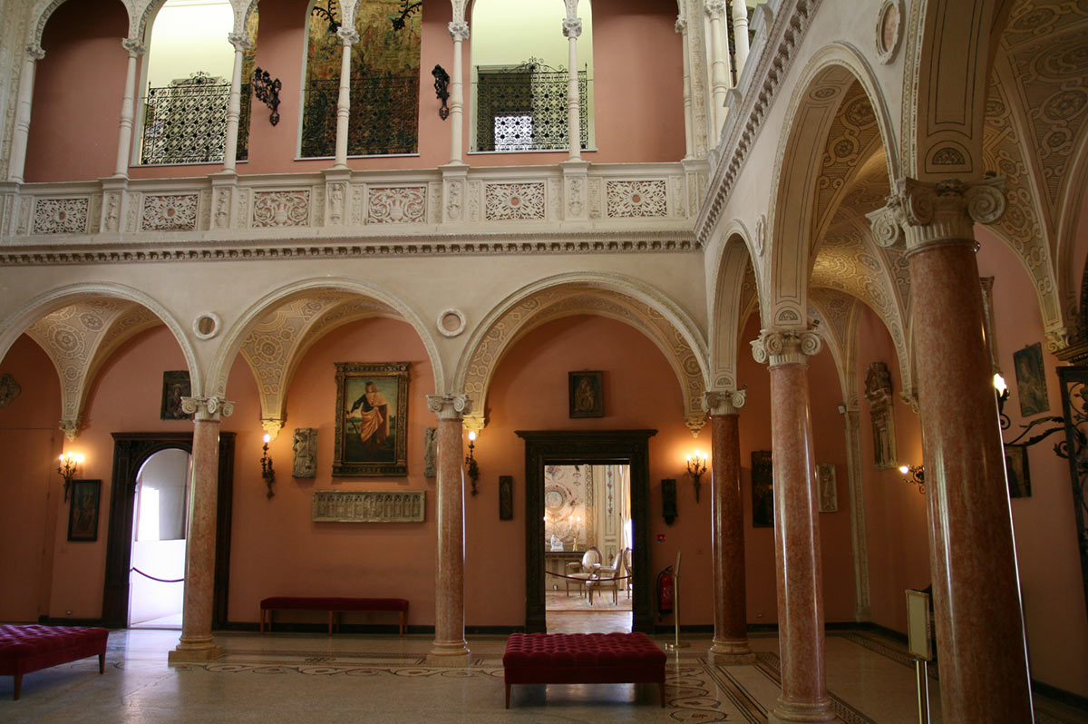 Villa-Ephrussi-de-Rothschild-entrance-hall