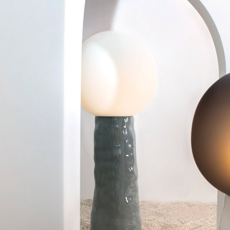 LAMPE DE TABLE KOKESHI by Pulpo mise en scene