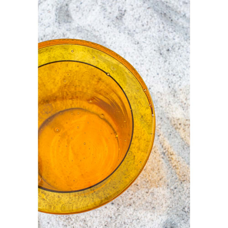 Alwa Three table by Pulpo amber in front