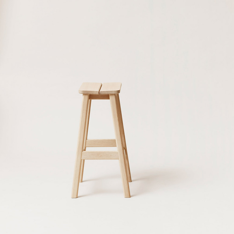TABOURET DE BAR ANGLE by Form and Refine 65 blanc