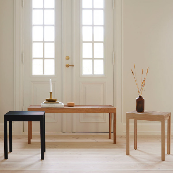 BANC LIGHTWEIGHT by Form and Refine chêne avec tabouret