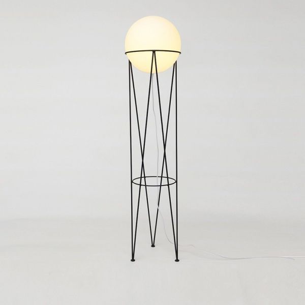 lampadaire structure and globe by atelier areti