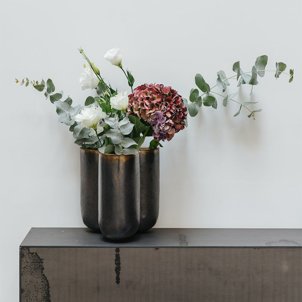 MOOR VASE by Lisa Allegra