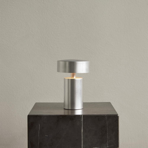LAMPE PORTABLE COLUMN by Menu