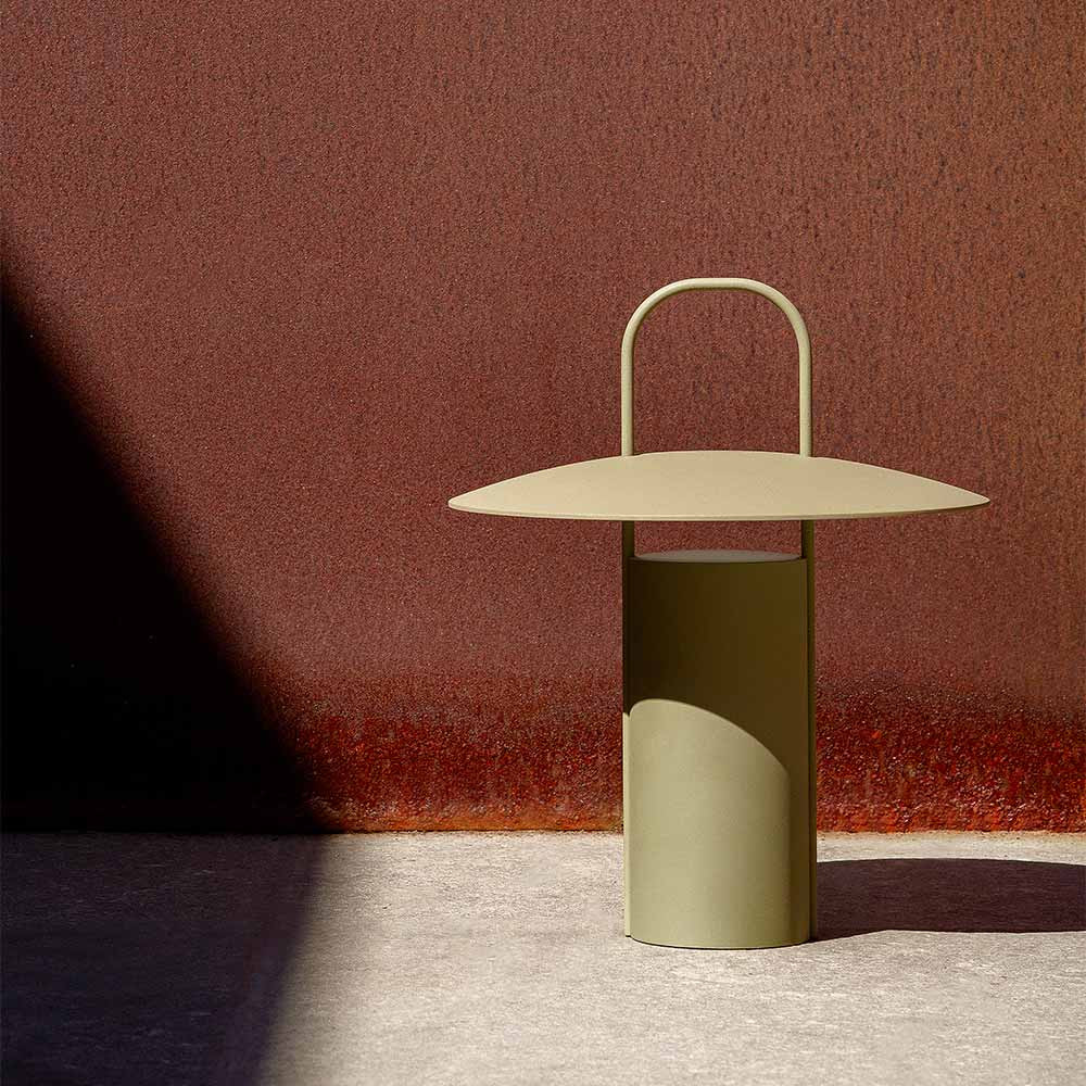 RAY TABLE LAMP by Menu