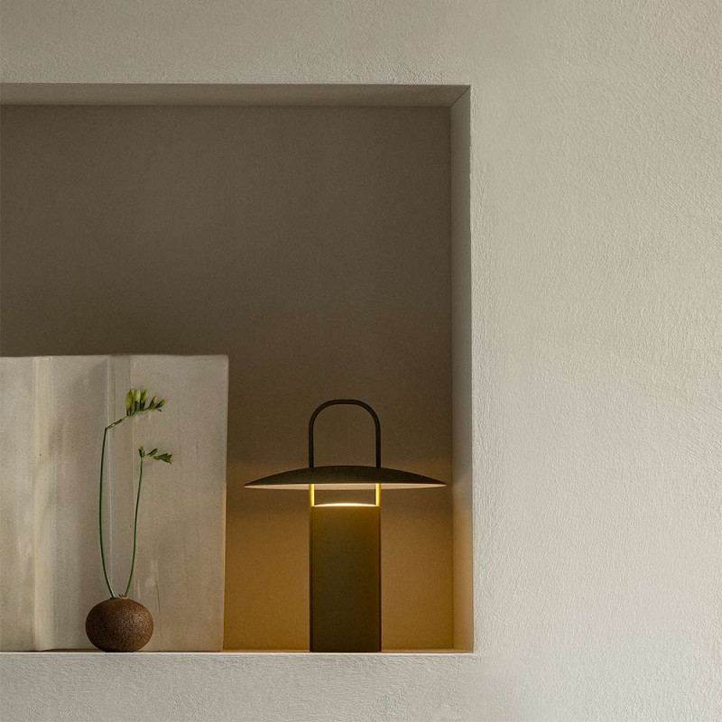 RAY TABLE LAMP by Menu
