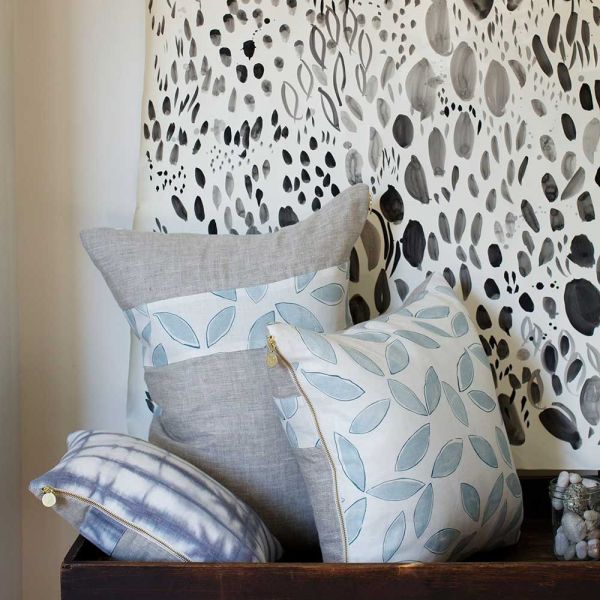 housse de coussin leaves mise en scène by rebecca atwood