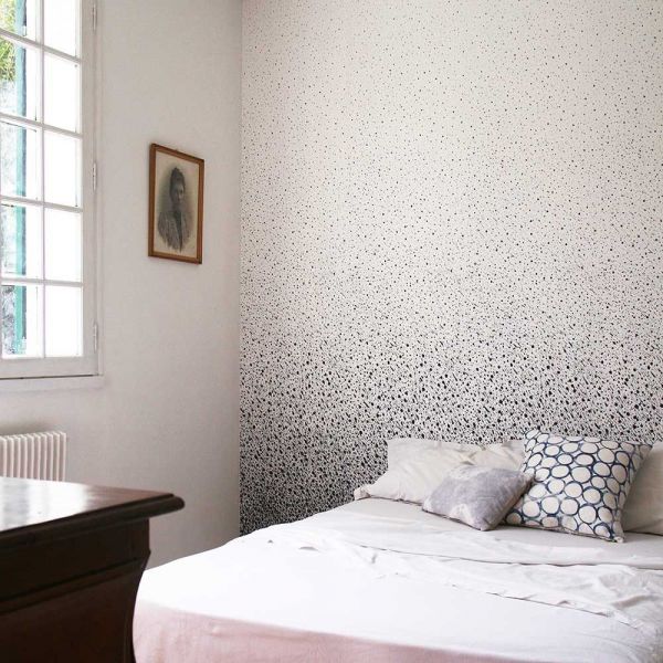 papier peint fade to grey dans une chambre by alix waline for chiara colombini editions