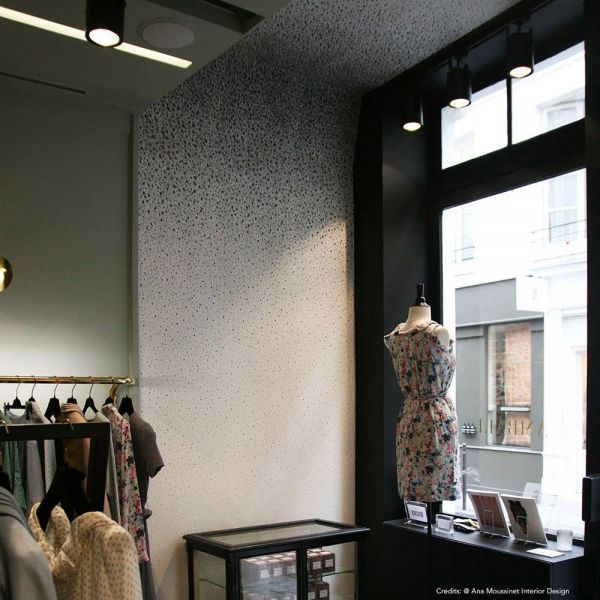 papier peint fade to grey dans une boutique by alix waline for chiara colombini