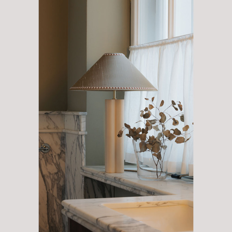 LAMPE SILK SHADE WITH PATTERNED TRIM by Bold and Panache, Argile Ivoire et Brume marine