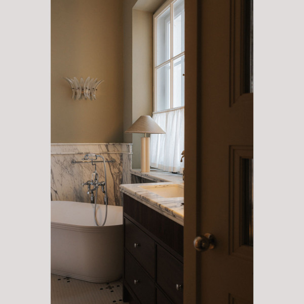 LAMPE SILK SHADE WITH PATTERNED TRIM by Bold and Panache, Argile Ivoire et Brume marine