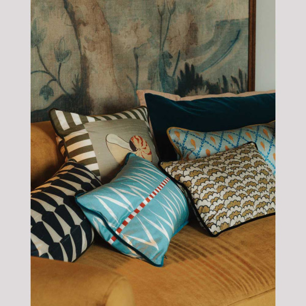 COUSSIN PLUME by Bold and Panache