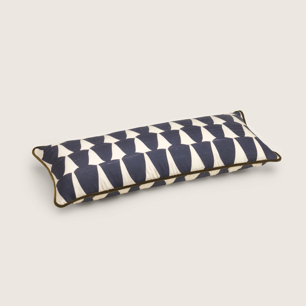 COUSSIN TOTEM by Bold and Panache onyx