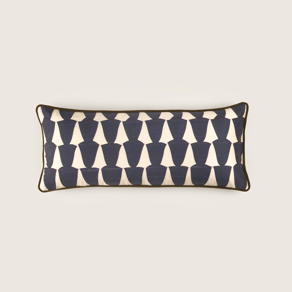 COUSSIN TOTEM by Bold and Panache onyx