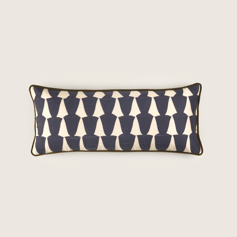 COUSSIN TOTEM by Bold and Panache onyx