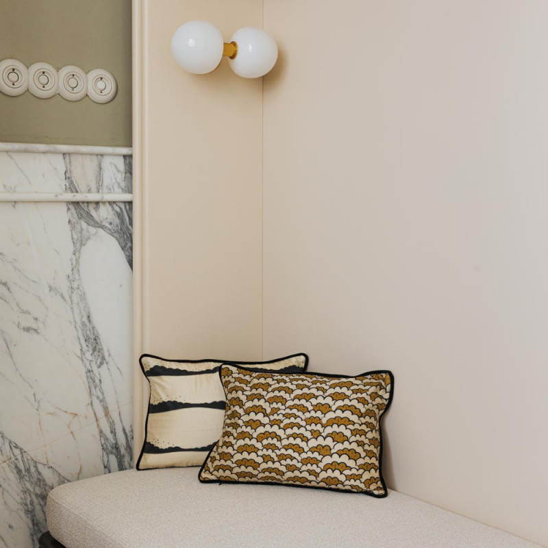 COUSSIN TIDE by Bold and Panache onyx