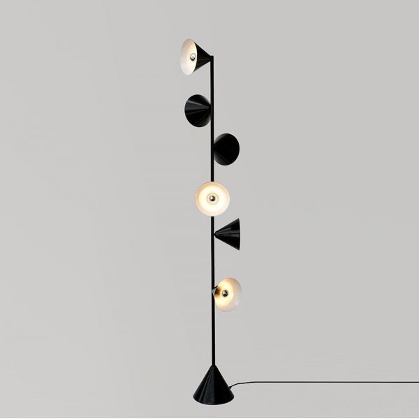 Lampadaire Vertical 1 sur fonds gris