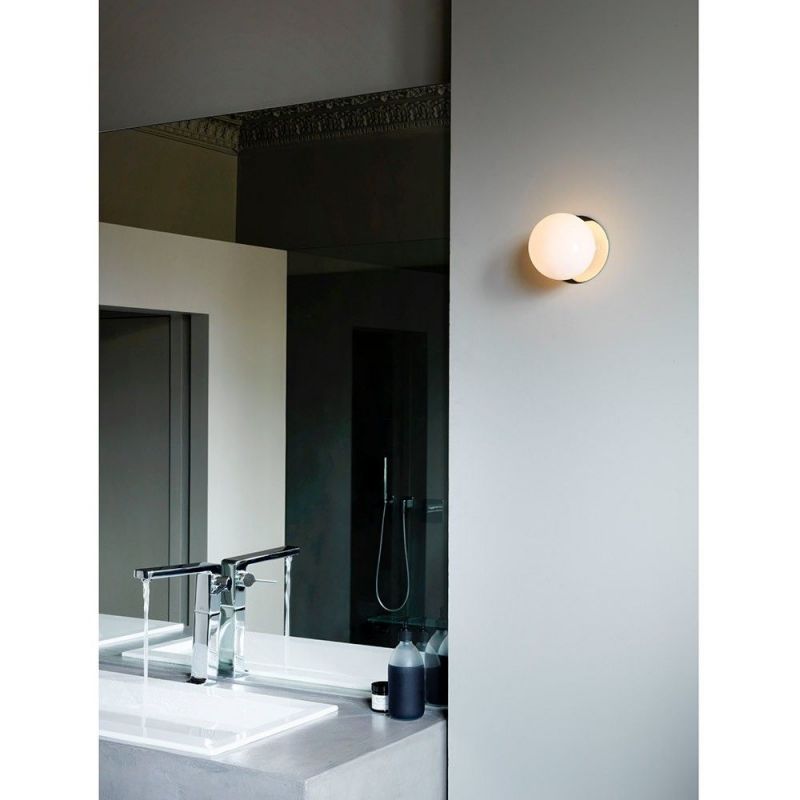applique mezzo dans une salle de bain