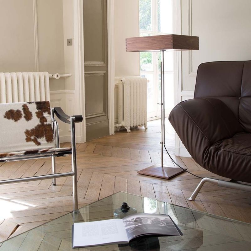 AR1 floor light in a sitting room by disderot