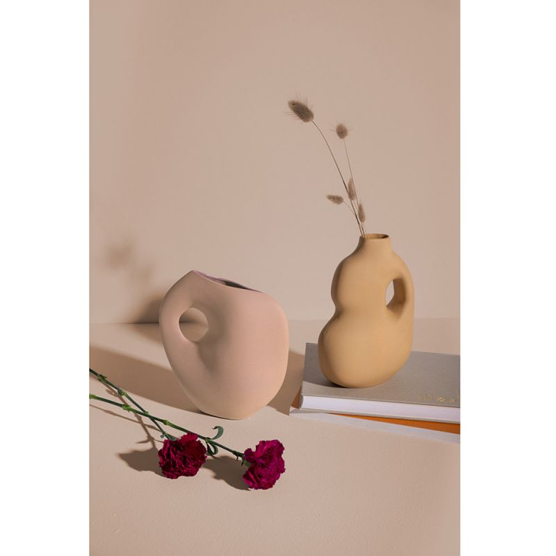 collection de vases aura de schneid studio mise en scène