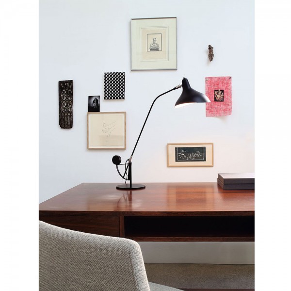 Mantis BS3 table lamp on desk