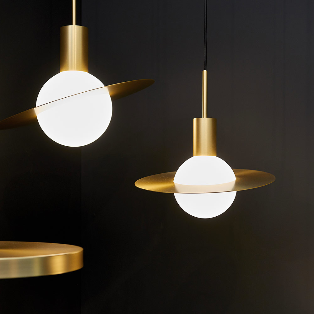 Suspension Saturne allumé by CVL Luminaires