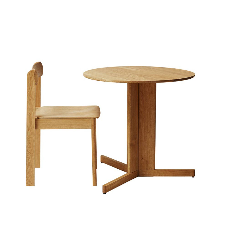table trefoil chêne by form and refine et chaise