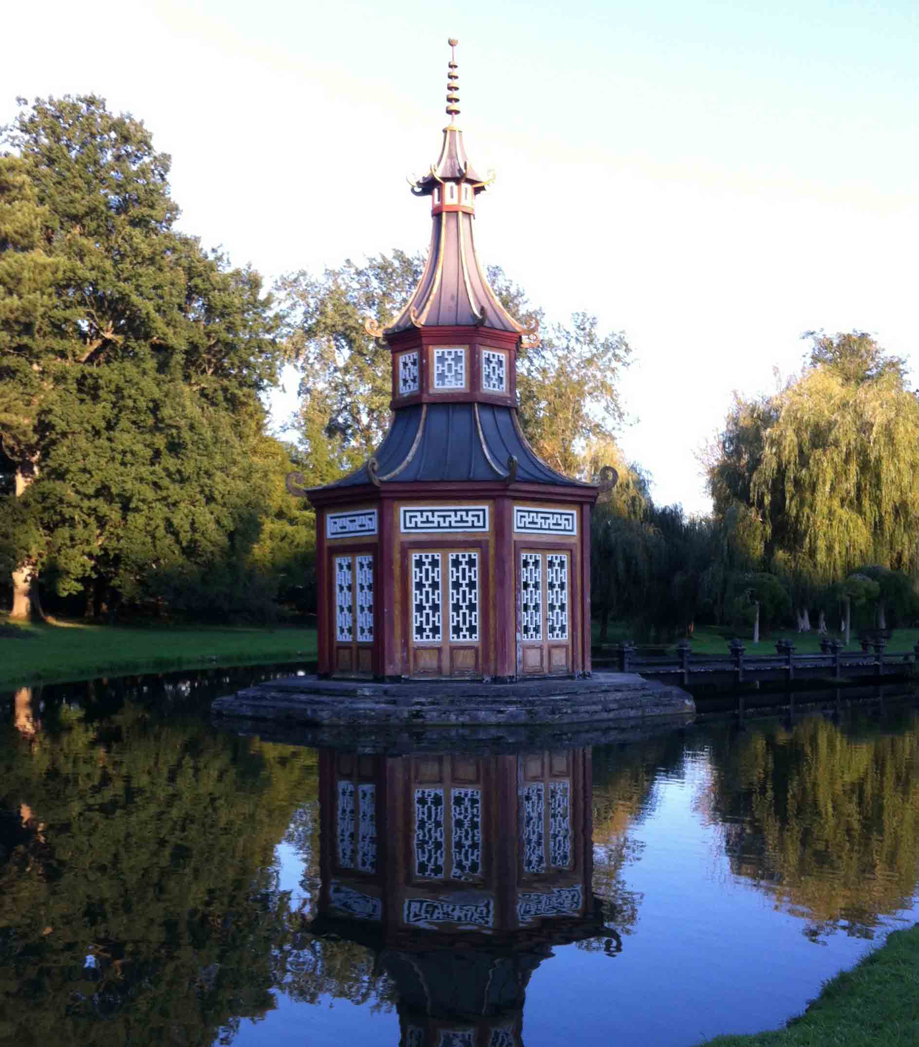 Chateau_Groussay_Chinese_Pagoda