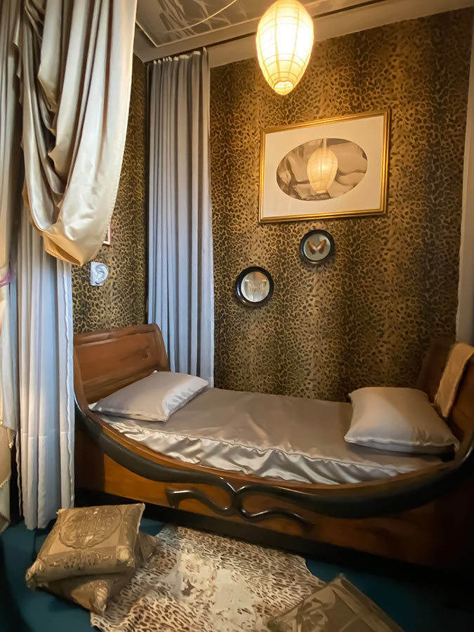 Casa-Carlo-Mollino-bedroom Les lampes Grès